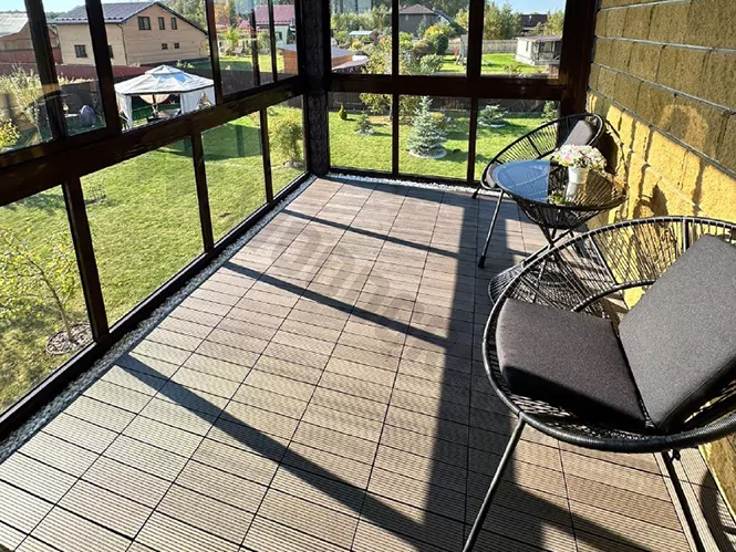 Садовый паркет из ДПК на веранде